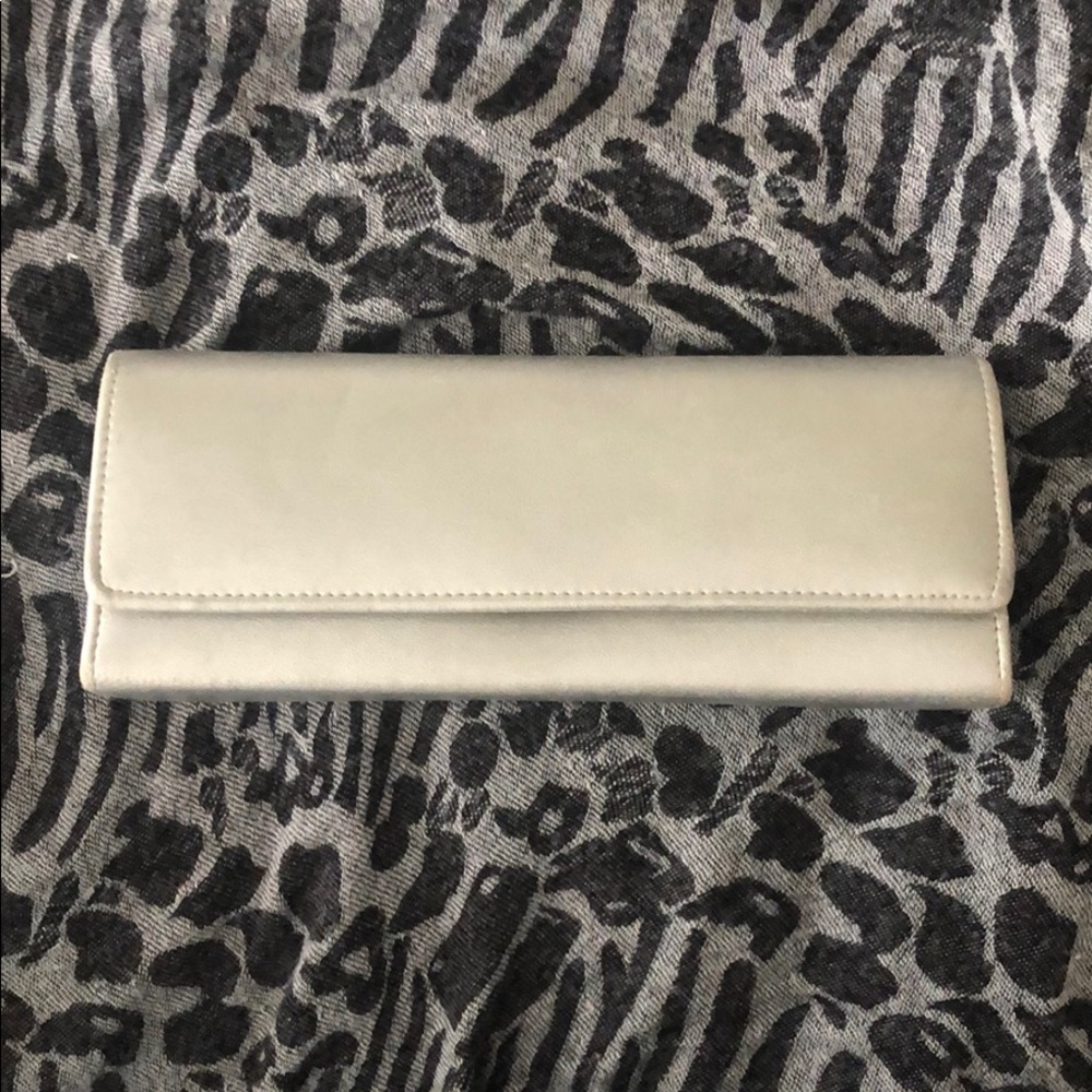 Silver clutch